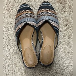 How adorable are these flats? Size 9.5 Never worn.